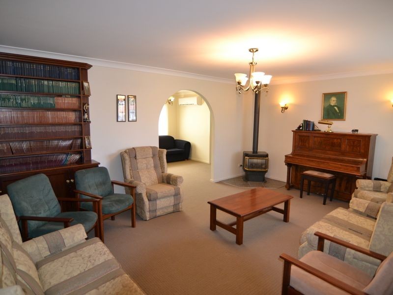 34 Enfield Ave, Lithgow NSW 2790