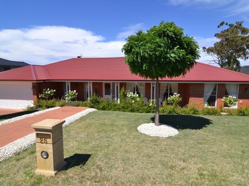 25 Hillcrest Ave, Lithgow NSW 2790