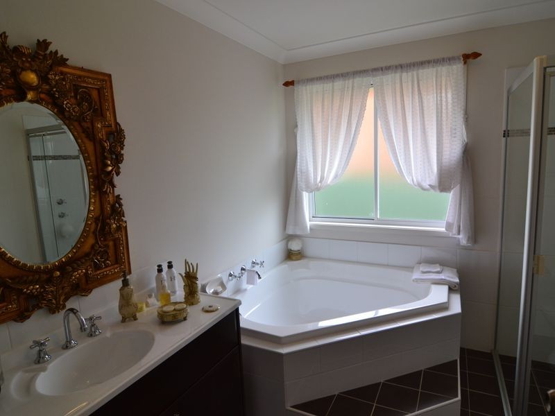 25 Hillcrest Ave, Lithgow NSW 2790