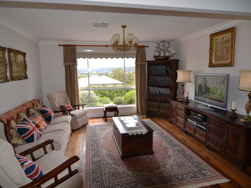 25 Hillcrest Ave, Lithgow NSW 2790