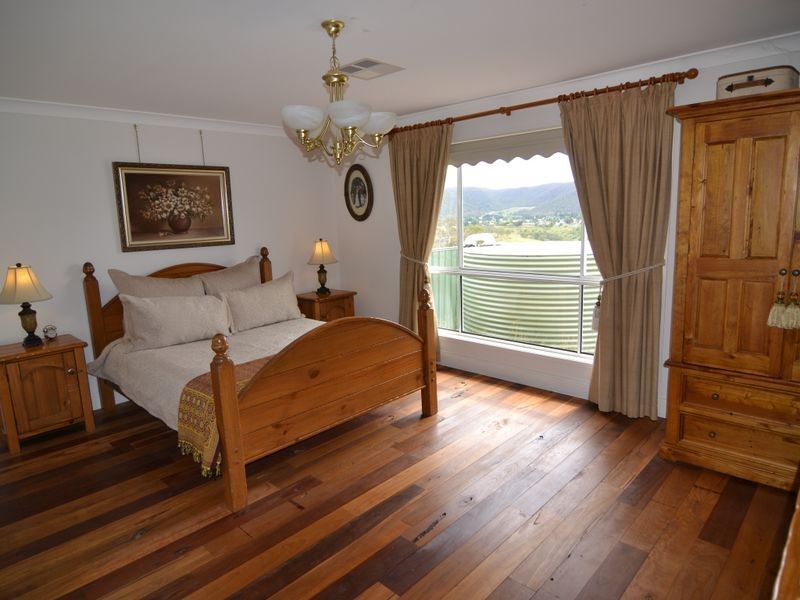 25 Hillcrest Ave, Lithgow NSW 2790