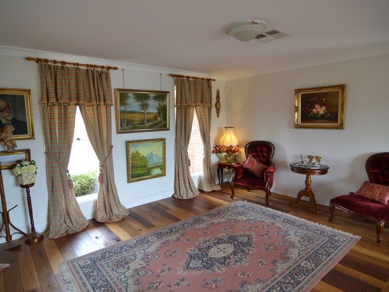 25 Hillcrest Ave, Lithgow NSW 2790