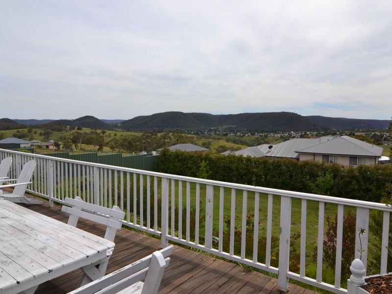 25 Hillcrest Ave, Lithgow NSW 2790