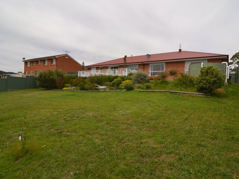 25 Hillcrest Ave, Lithgow NSW 2790