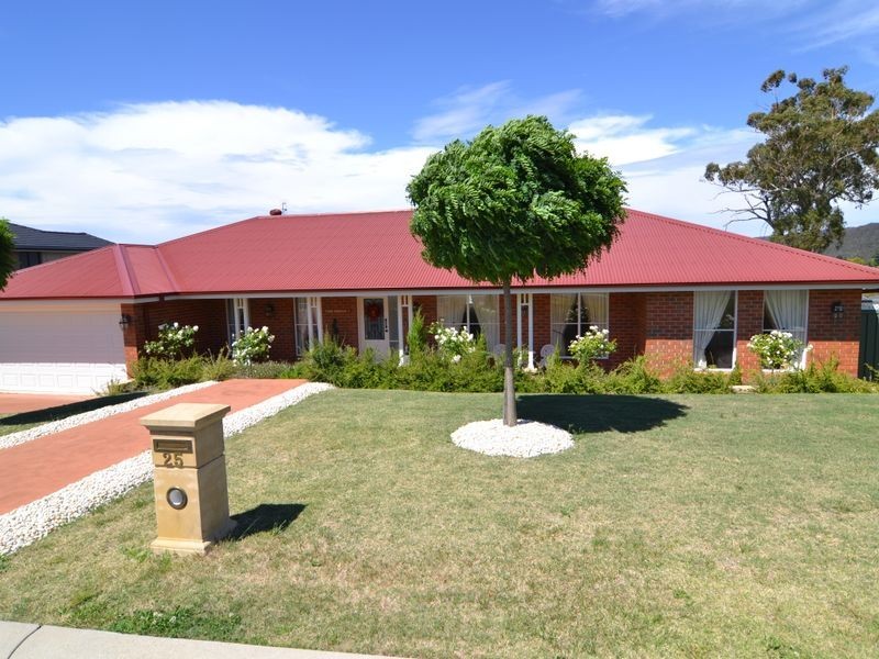 25 Hillcrest Ave, Lithgow NSW 2790