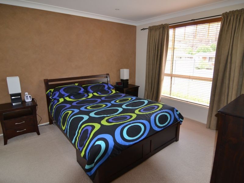 8 Mortlock Close, Lithgow NSW 2790
