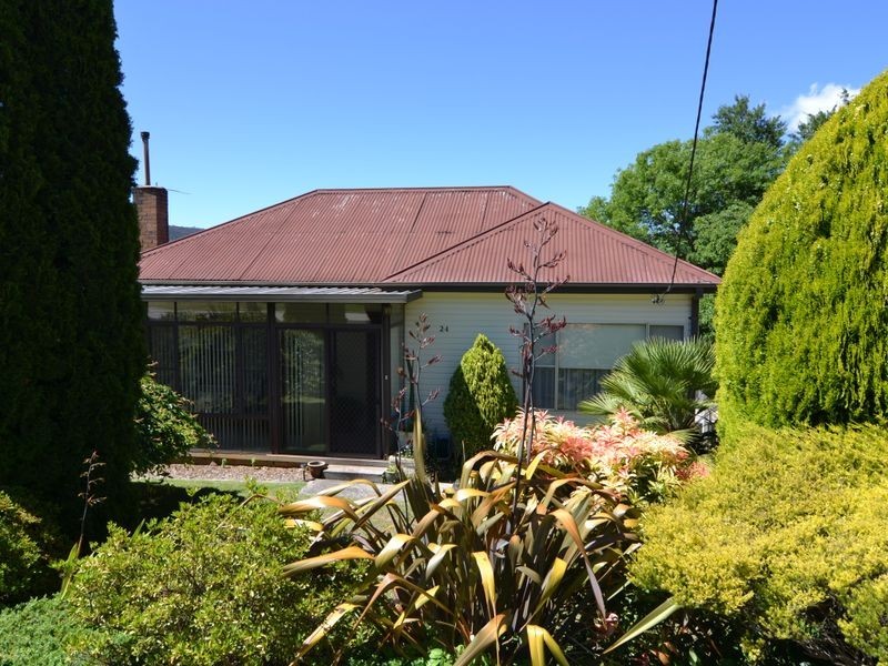 24 Cooerwull Road, Lithgow NSW 2790