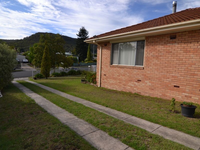 27 Amiens Street, Lithgow NSW 2790