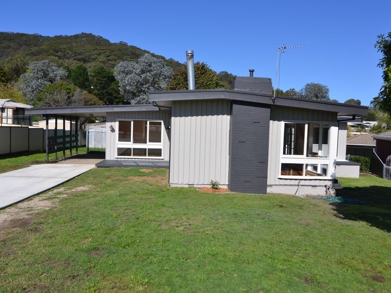 8 Wattle Grove, Lithgow NSW 2790