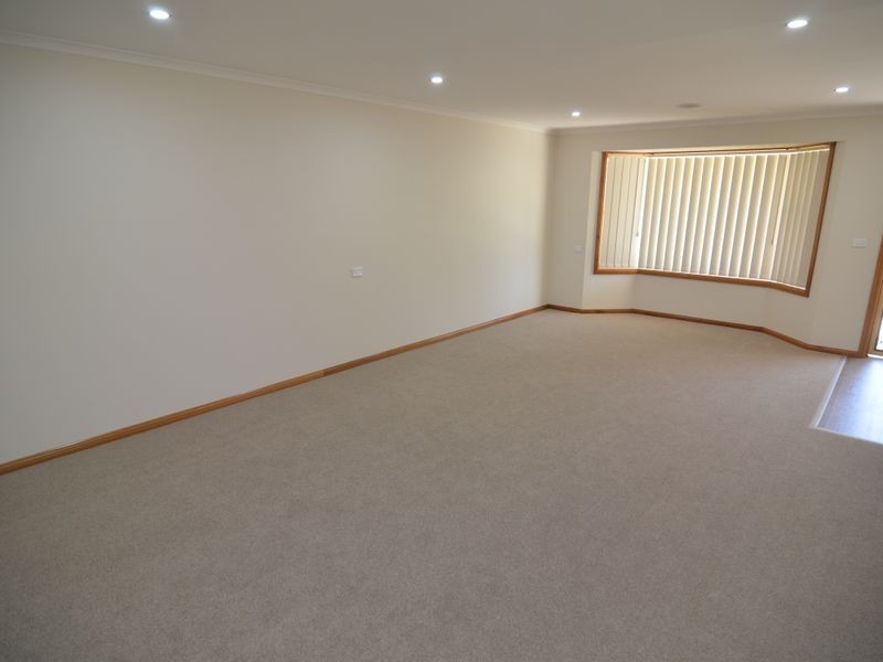 14 Kirkley Street Kirkley Gardens, South Bowenfels NSW 2790