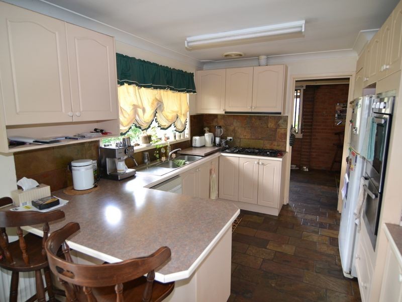 11 Castlereagh Highway, Marrangaroo NSW 2790