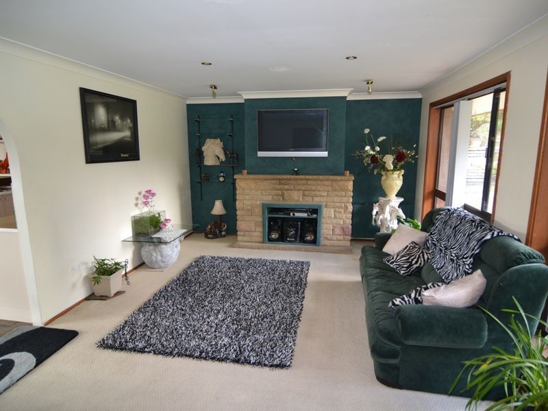 11 Castlereagh Highway, Marrangaroo NSW 2790