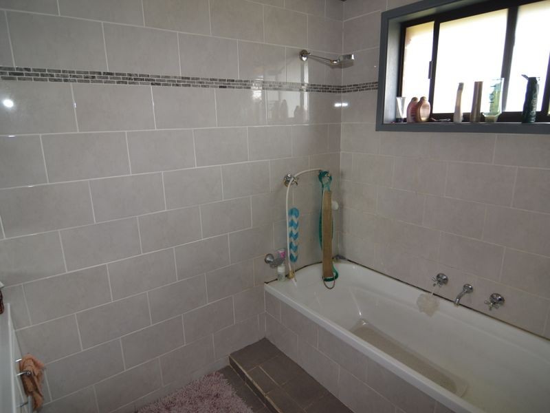 11 Castlereagh Highway, Marrangaroo NSW 2790