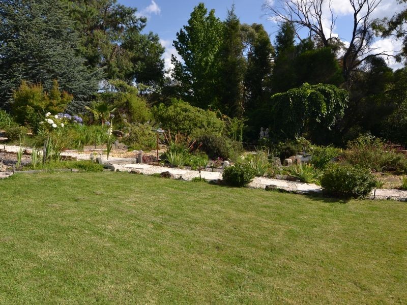 11 Castlereagh Highway, Marrangaroo NSW 2790