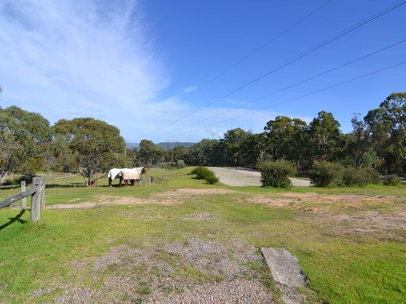 11 Castlereagh Highway, Marrangaroo NSW 2790