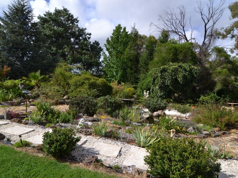 11 Castlereagh Highway, Marrangaroo NSW 2790