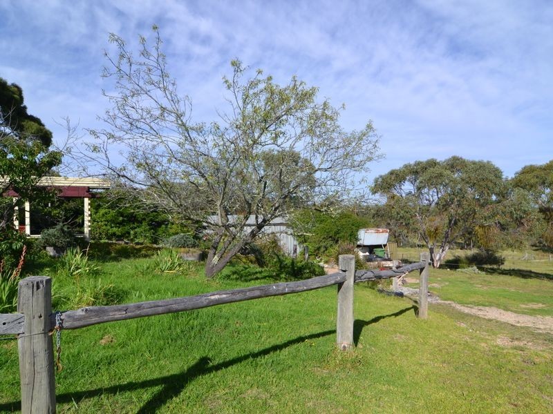 11 Castlereagh Highway, Marrangaroo NSW 2790