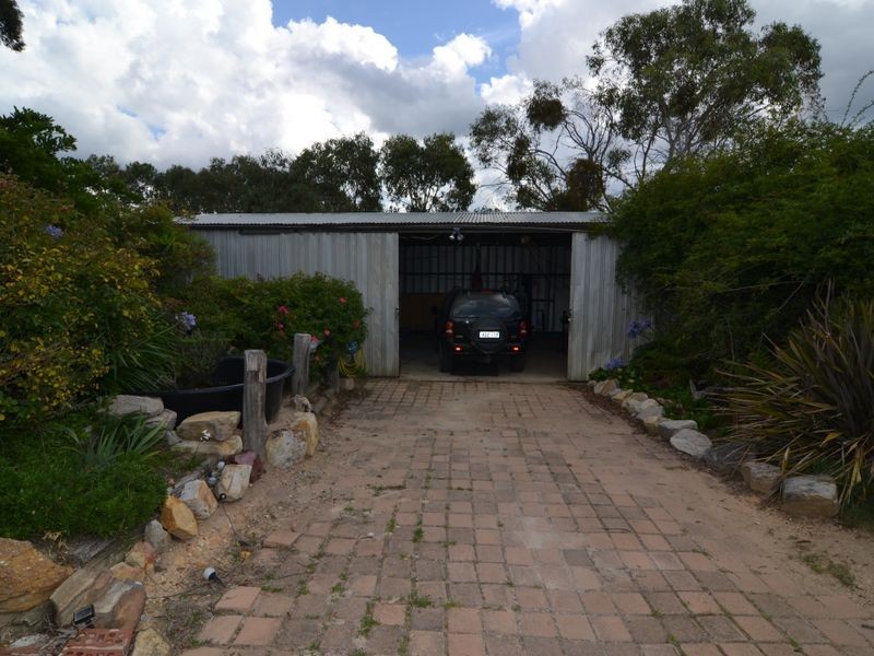 11 Castlereagh Highway, Marrangaroo NSW 2790