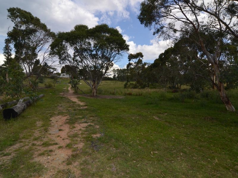 11 Castlereagh Highway, Marrangaroo NSW 2790