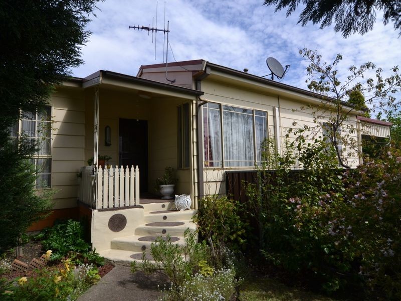 14 Tweed Road, Lithgow NSW 2790