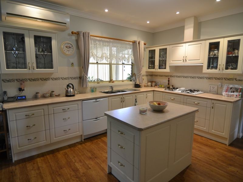 12 Windarra Place, Marrangaroo NSW 2790