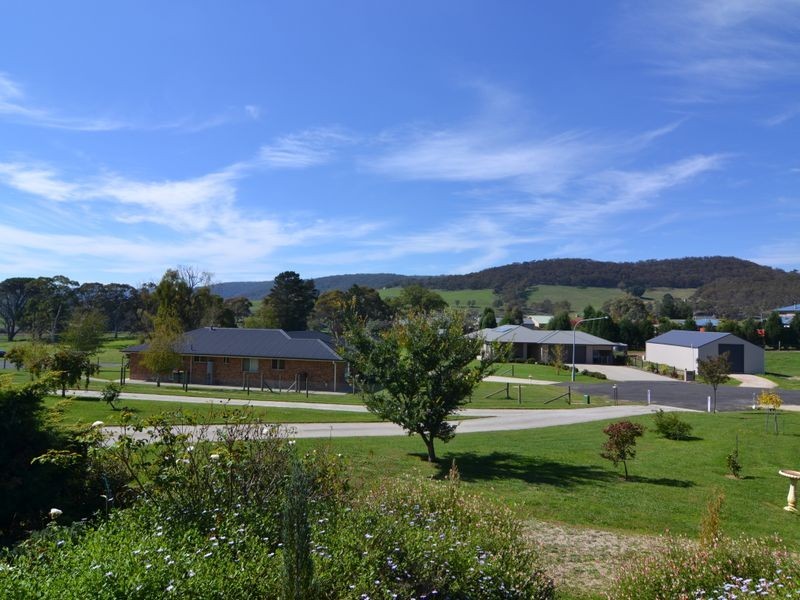 12 Windarra Place, Marrangaroo NSW 2790