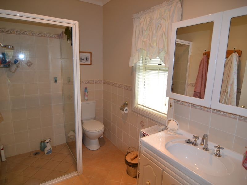 12 Windarra Place, Marrangaroo NSW 2790