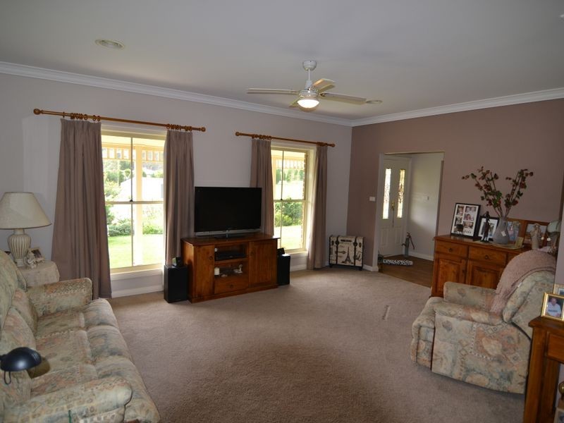 12 Windarra Place, Marrangaroo NSW 2790