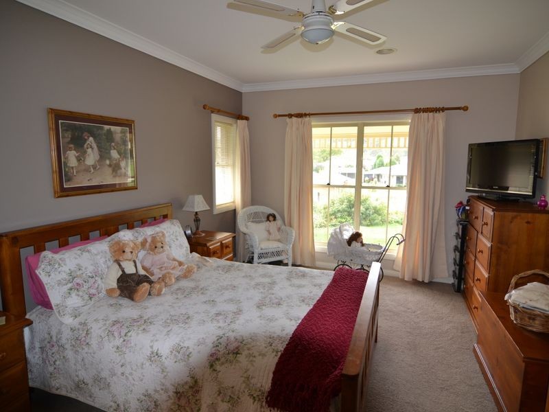 12 Windarra Place, Marrangaroo NSW 2790