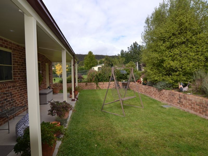 12 Windarra Place, Marrangaroo NSW 2790