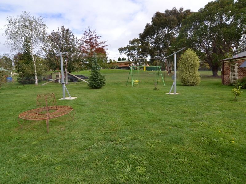 12 Windarra Place, Marrangaroo NSW 2790