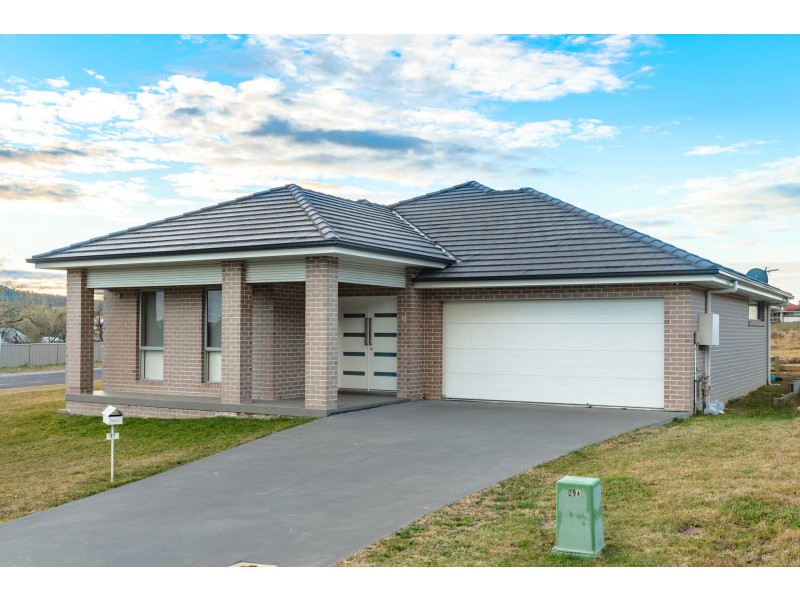 17 Sandalwood Drive, Lithgow NSW 2790