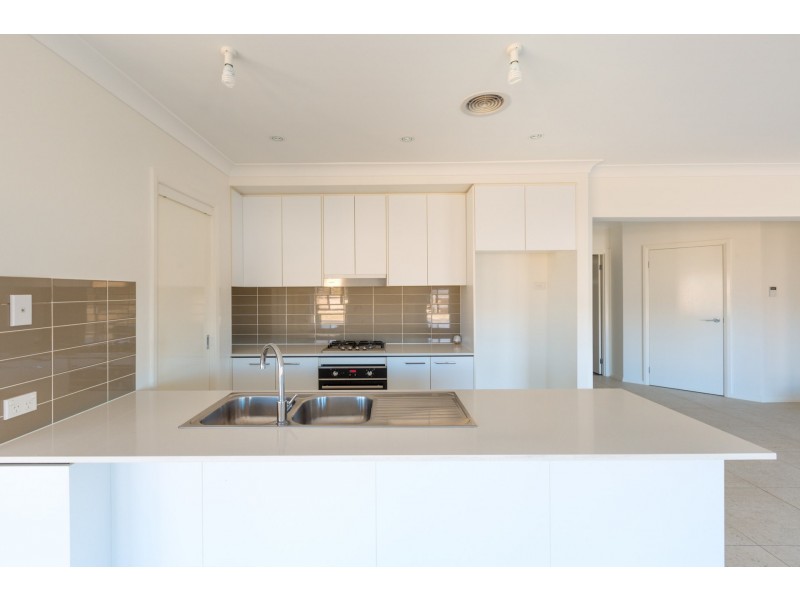 17 Sandalwood Drive, Lithgow NSW 2790