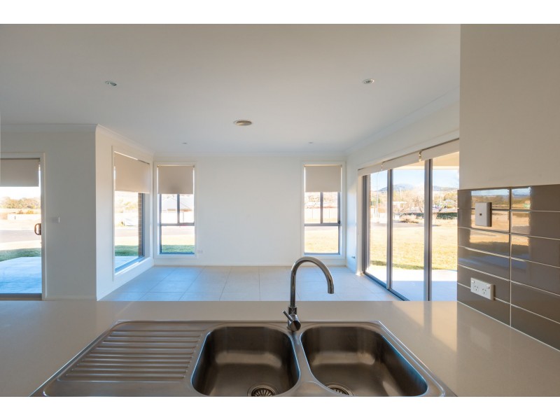 17 Sandalwood Drive, Lithgow NSW 2790