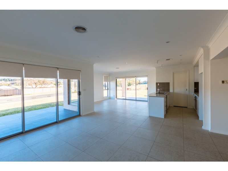 17 Sandalwood Drive, Lithgow NSW 2790