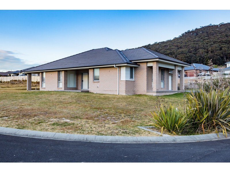 17 Sandalwood Drive, Lithgow NSW 2790