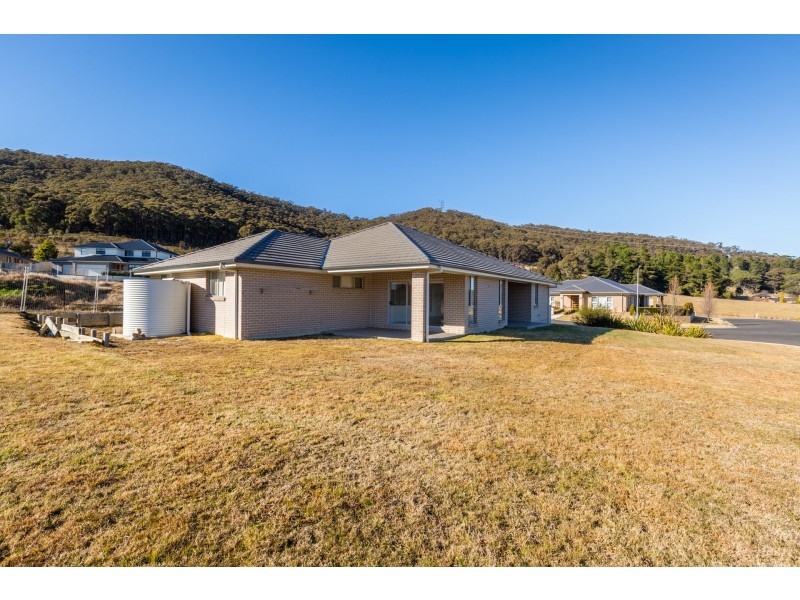 17 Sandalwood Drive, Lithgow NSW 2790