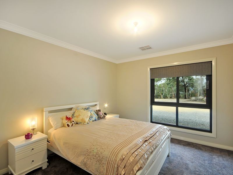 2E Hughes Lane, Marrangaroo NSW 2790