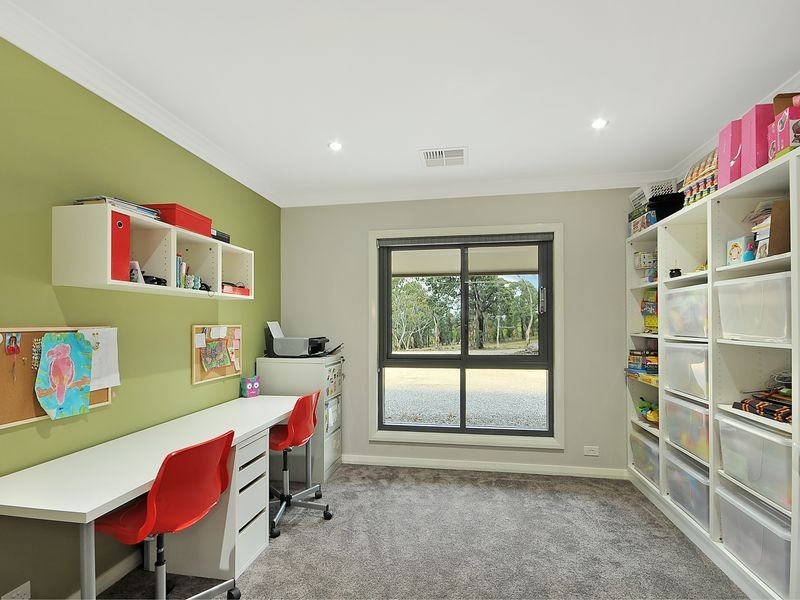 2E Hughes Lane, Marrangaroo NSW 2790