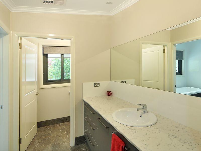 2E Hughes Lane, Marrangaroo NSW 2790