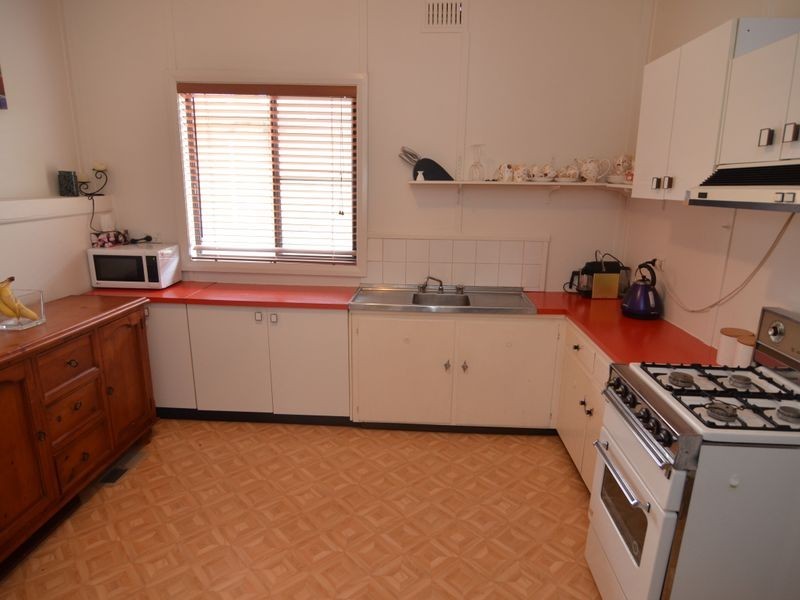 18 Sandford Avenue, Lithgow NSW 2790