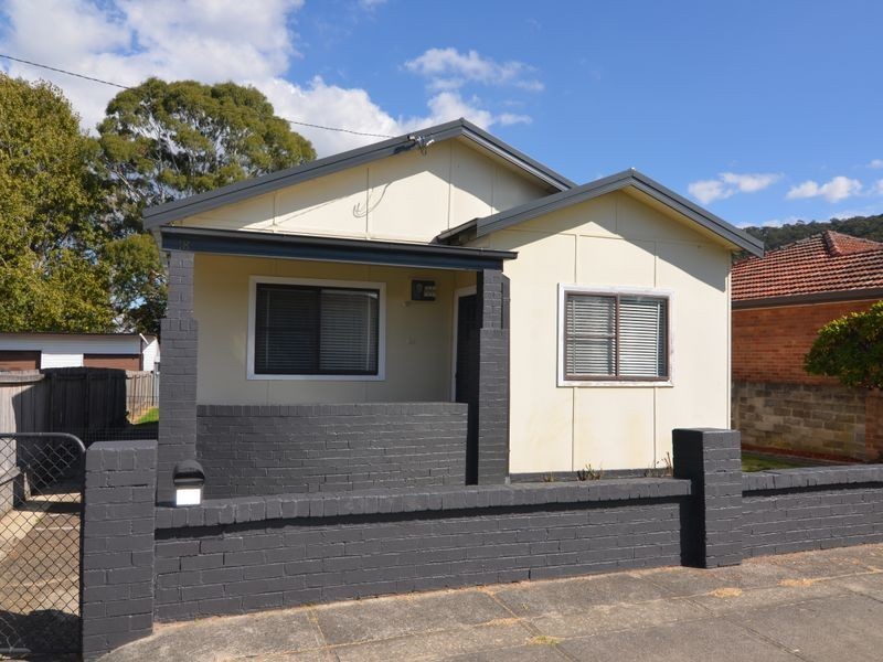 18 Sandford Avenue, Lithgow NSW 2790