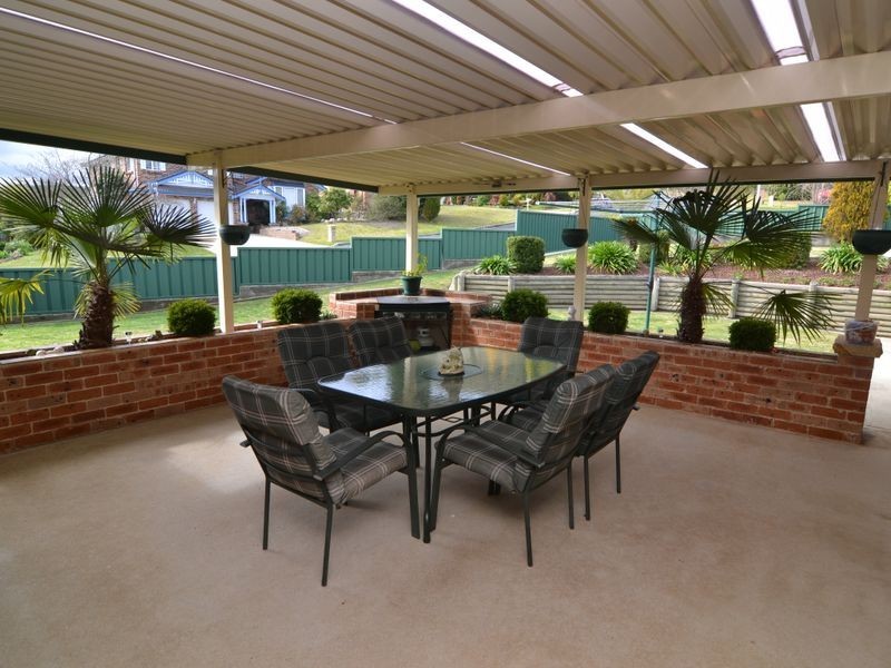 2 Sandalwood Drive, Lithgow NSW 2790