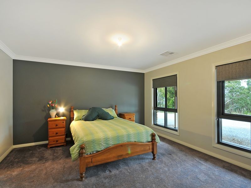 2E Hughes Lane, Marrangaroo NSW 2790