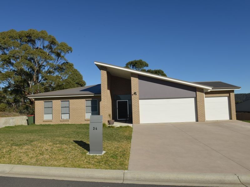 34 Hillcrest Avenue, Lithgow NSW 2790