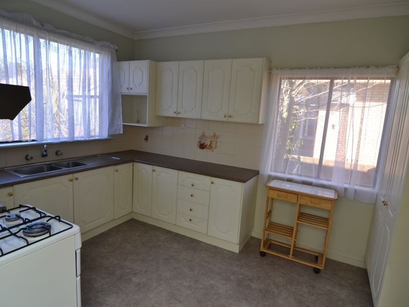 73 Rifle Parade, Lithgow NSW 2790