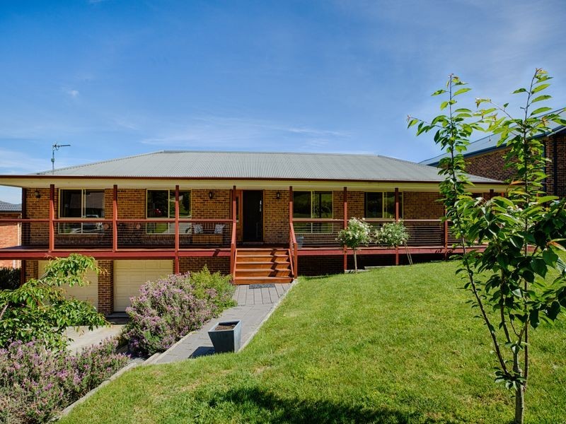 2 Amber Grove, Lithgow NSW 2790