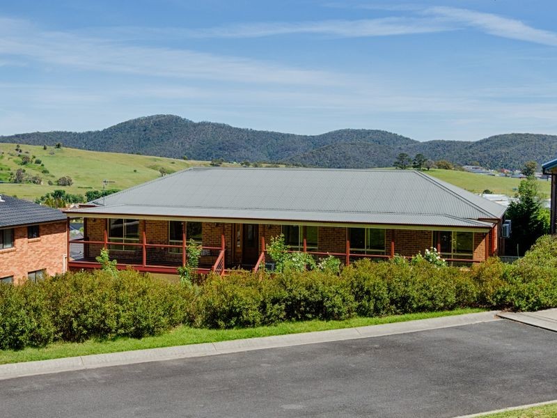 2 Amber Grove, Lithgow NSW 2790