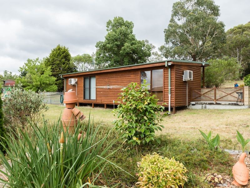 4 Hughes Lane, Marrangaroo NSW 2790