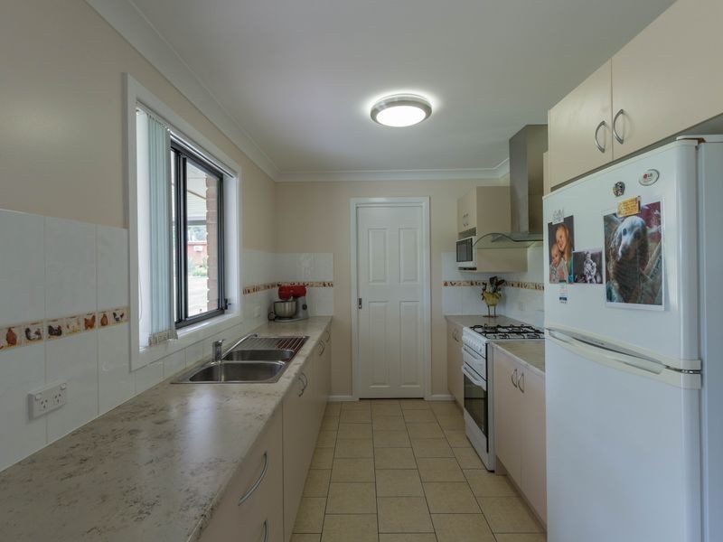 4 Hughes Lane, Marrangaroo NSW 2790